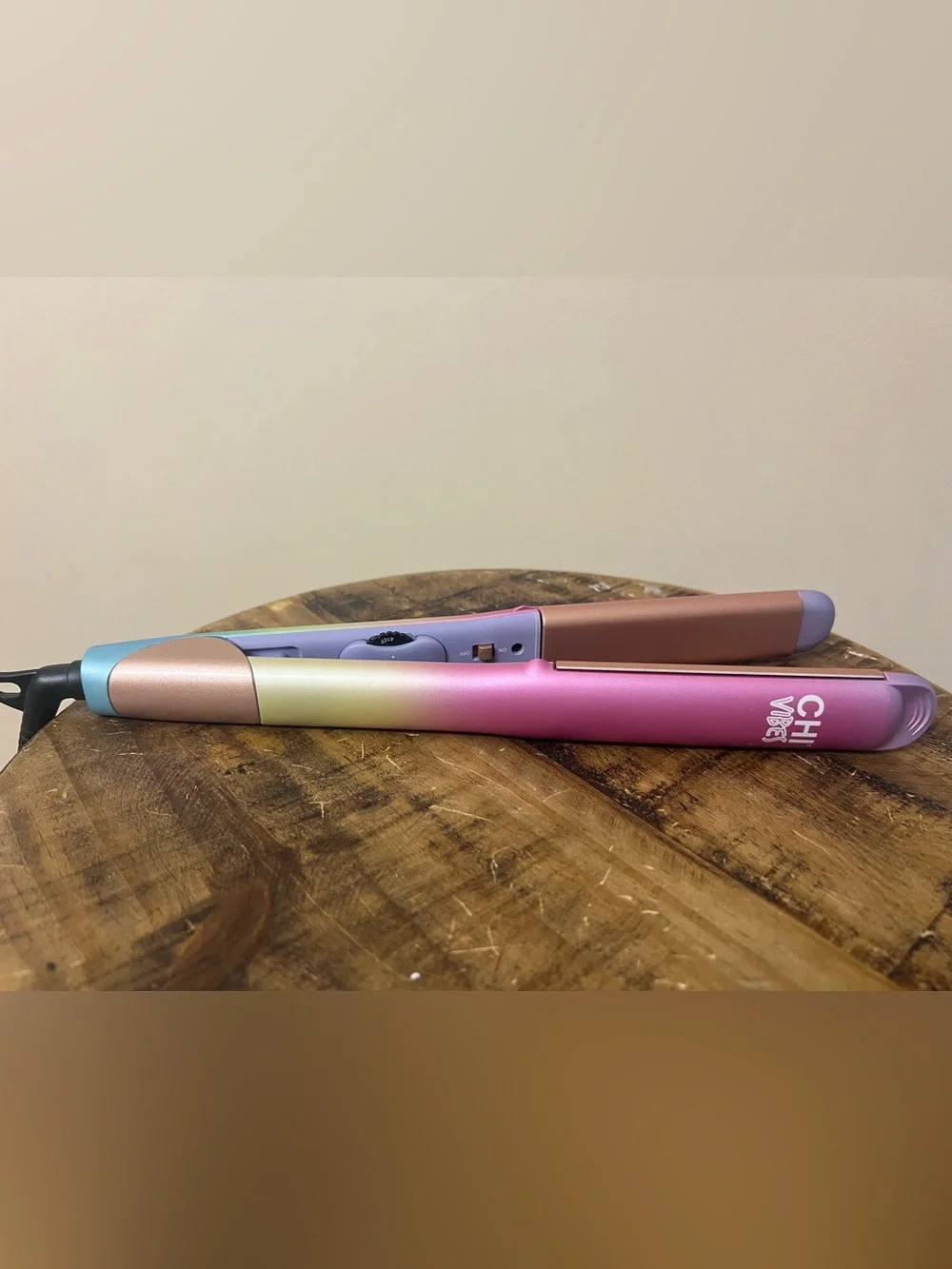 CHI Vibes On the Edge Hairstyling Iron with curved ceramic plates and a past